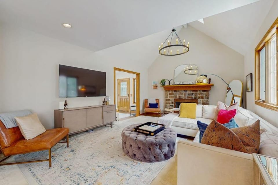 Kalamazoo River Retreat House in Saugatuck