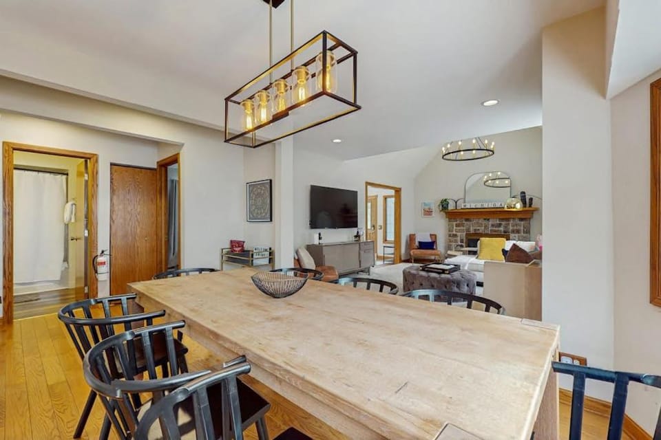 Kalamazoo River Retreat House in Saugatuck
