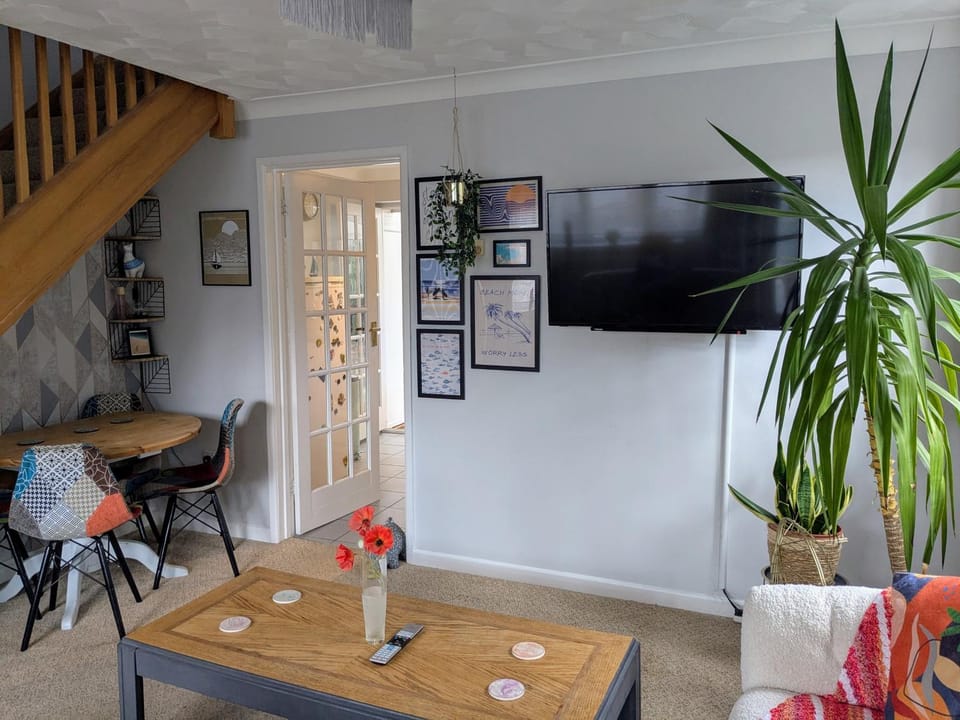 Communal lounge/ TV room, Living room, Dining area