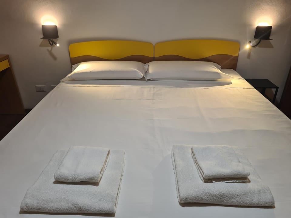 View (from property/room), Photo of the whole room, Bedroom