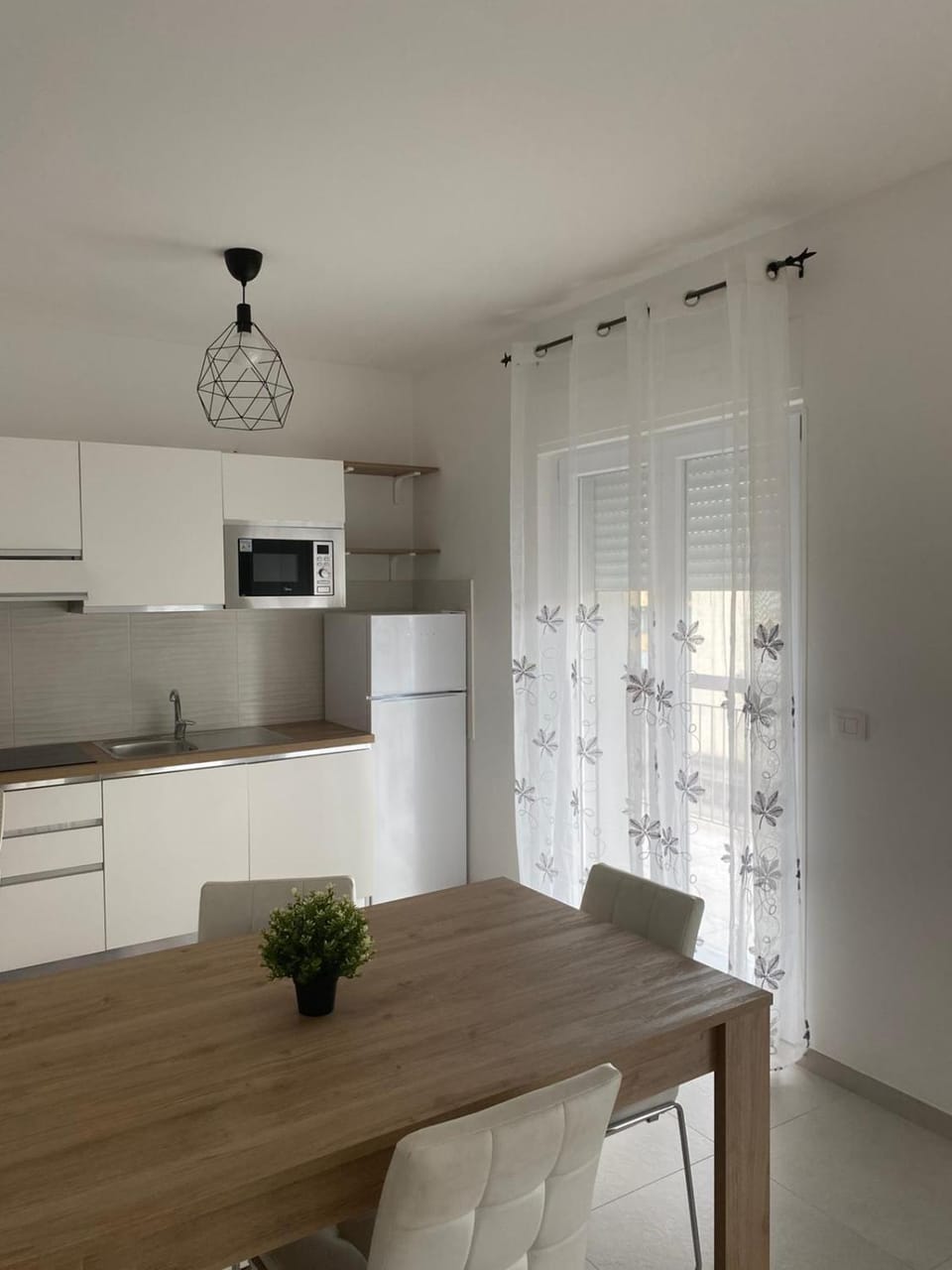 Kitchen or kitchenette, Dining area, stove