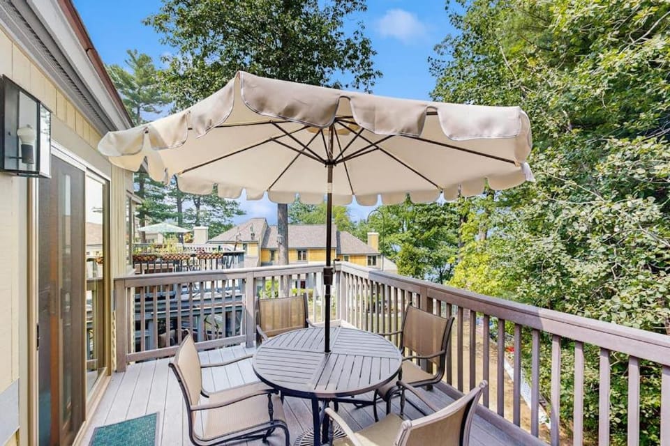 Samoset Lakeside Retreat House in Gilford