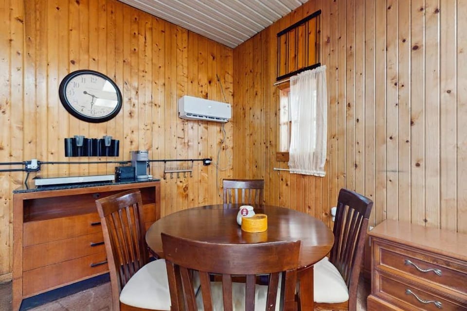 Woodland Getaway House in Covert