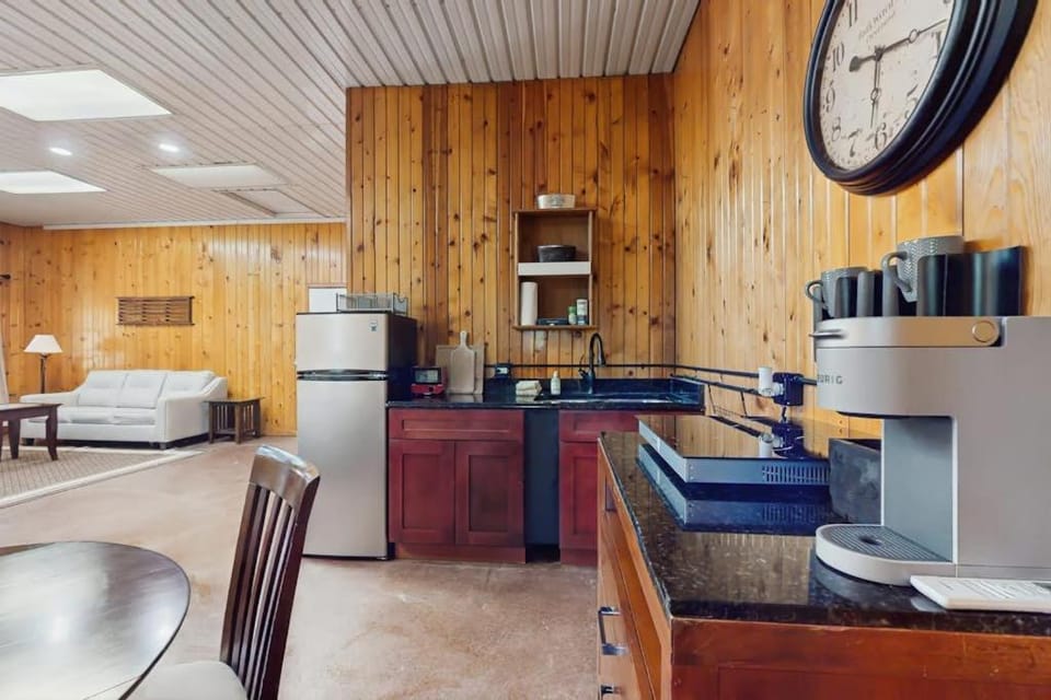 Woodland Getaway House in Covert