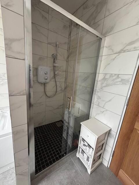 Shower, Property building, Bathroom