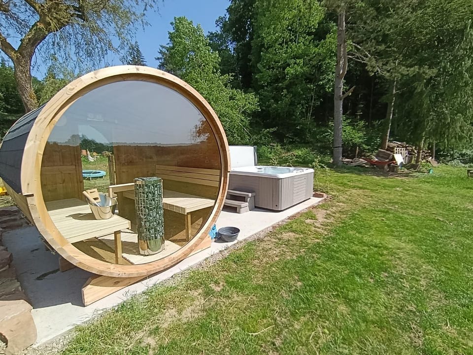 Hot Tub, Sauna