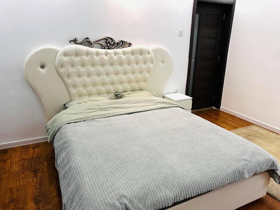 Private Room in Voluntari Quiet & Cozy Stay Bed and Breakfast in Bucharest