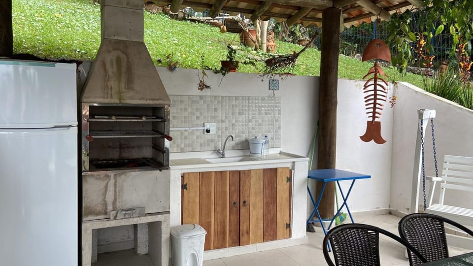 Casa martim de Sá 5 dormitórios piscina perto praia vai a pé ZARA House in Caraguatatuba