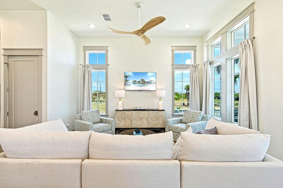 Day, TV and multimedia, View (from property/room), Living room, Seating area, Sea view, furniture