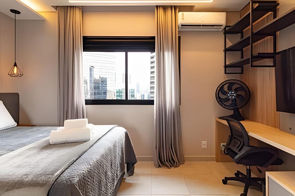 Bed, View (from property/room), City view