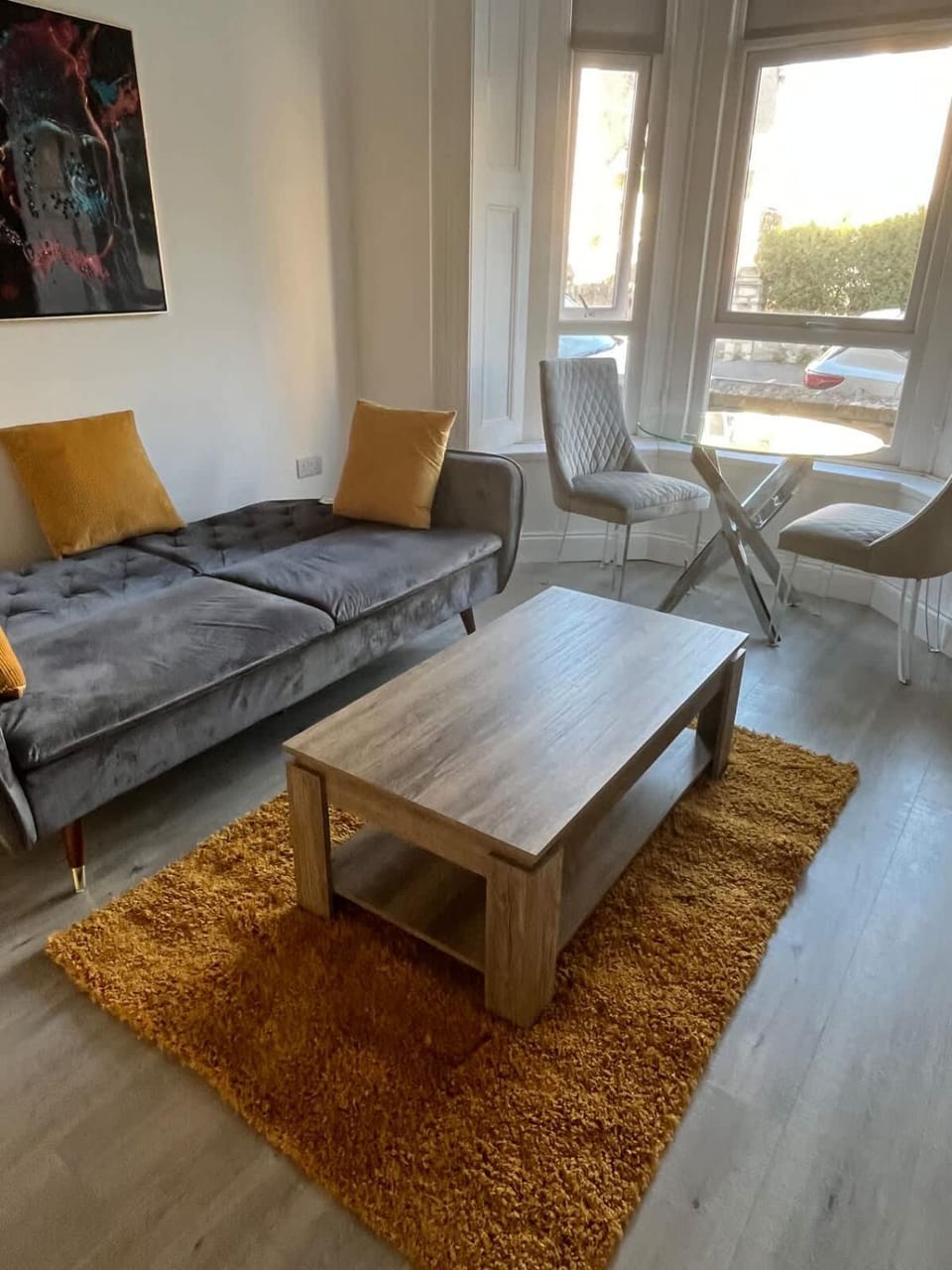 Bed, Living room, Photo of the whole room, Seating area
