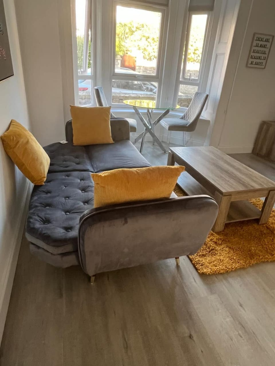 Bed, Living room, Photo of the whole room, Seating area, Bedroom