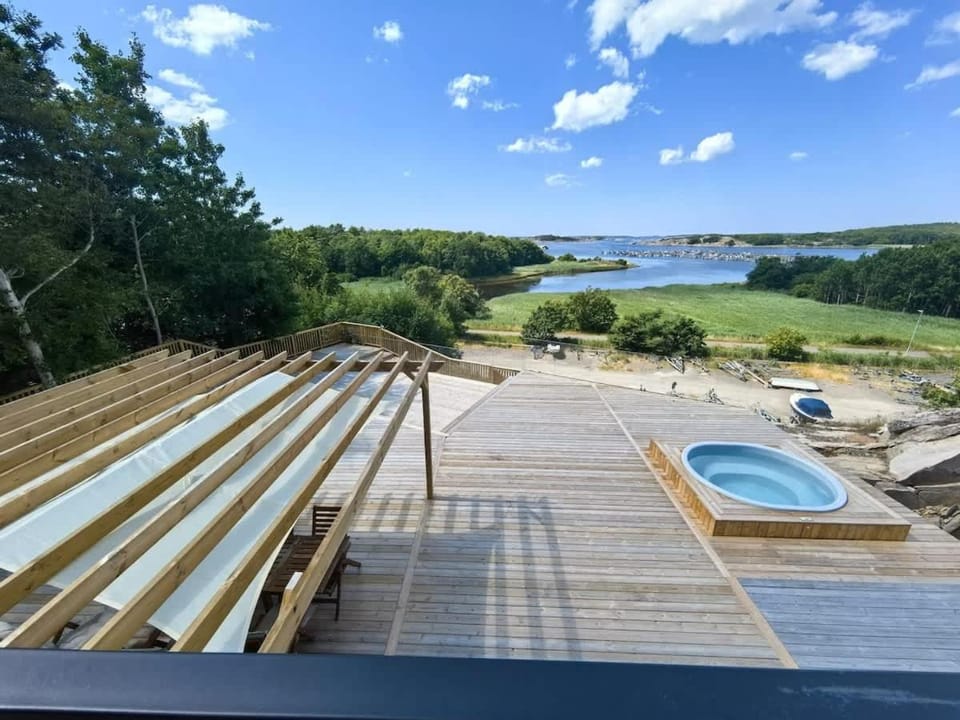 Seaside panorama Villa with JETLESS hot tub Villa in Gothenburg