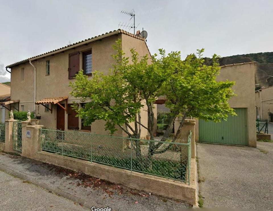 Property building, Neighbourhood