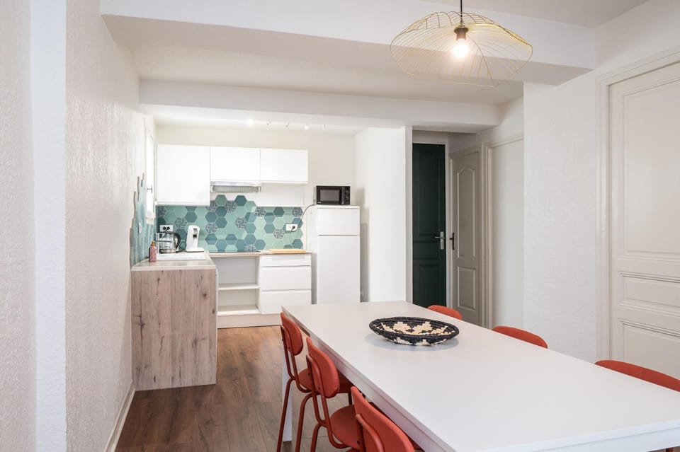 Coffee/tea facilities, microwave, kitchen