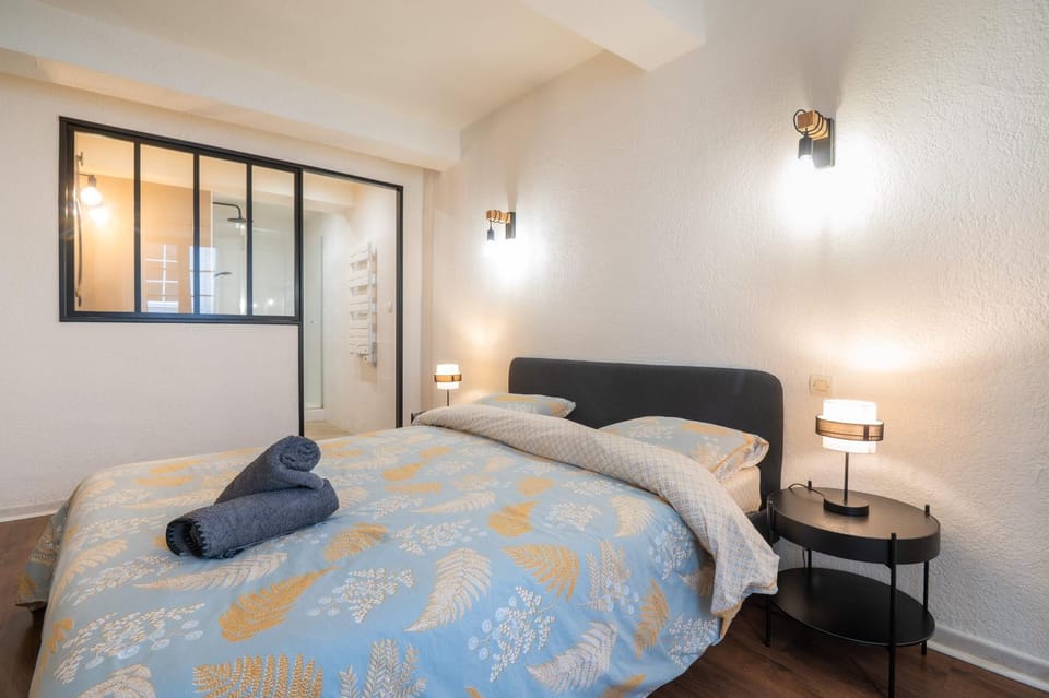 Bed, Bedroom