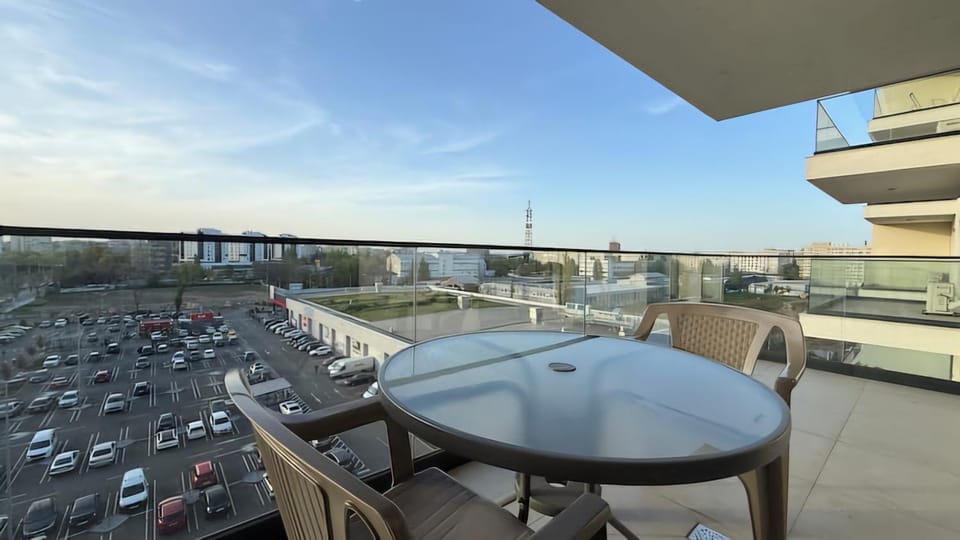 Property building, Balcony/Terrace, Parking