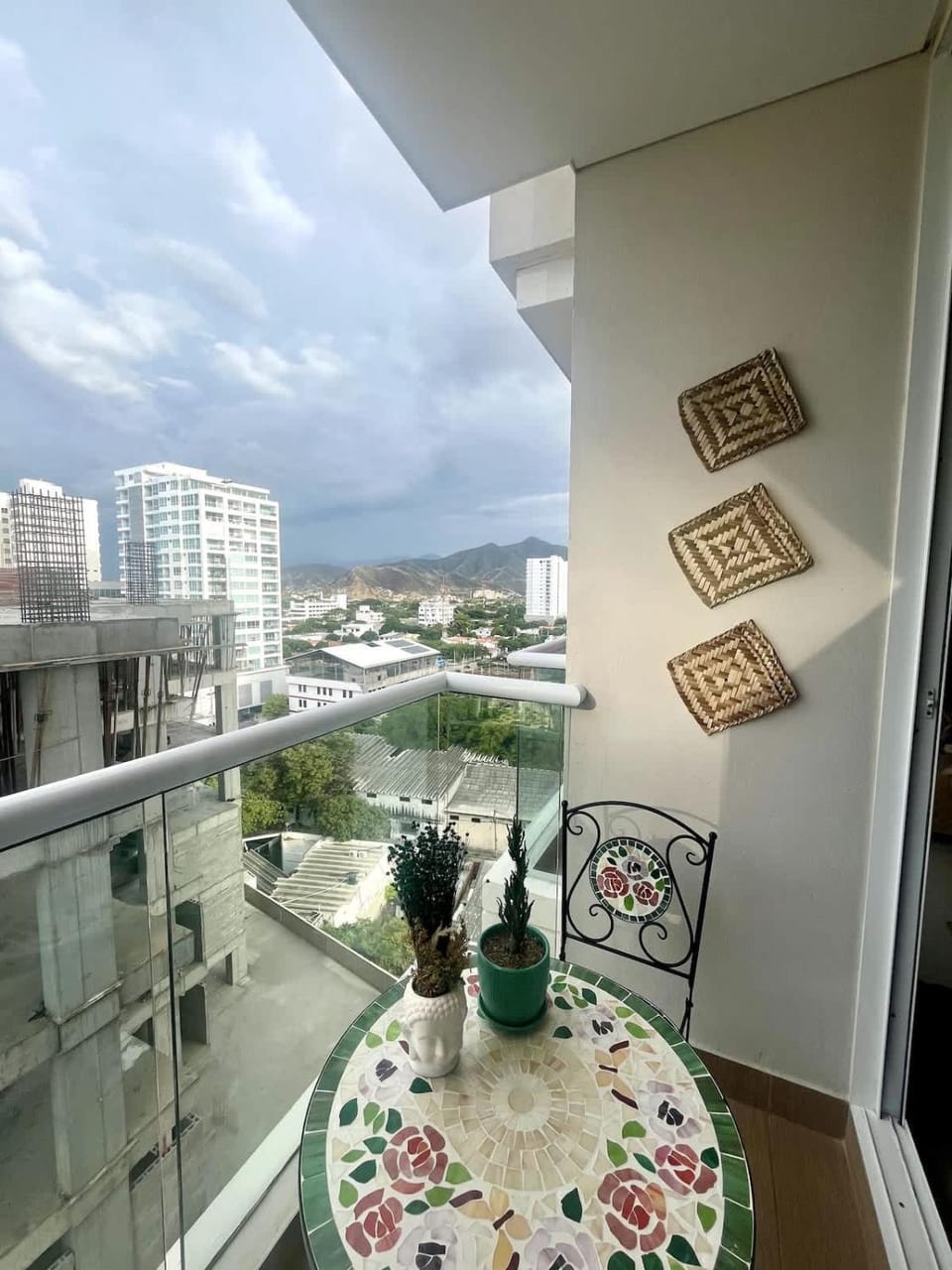 Day, Natural landscape, View (from property/room), Balcony/Terrace, Living room, Seating area, Dining area, City view