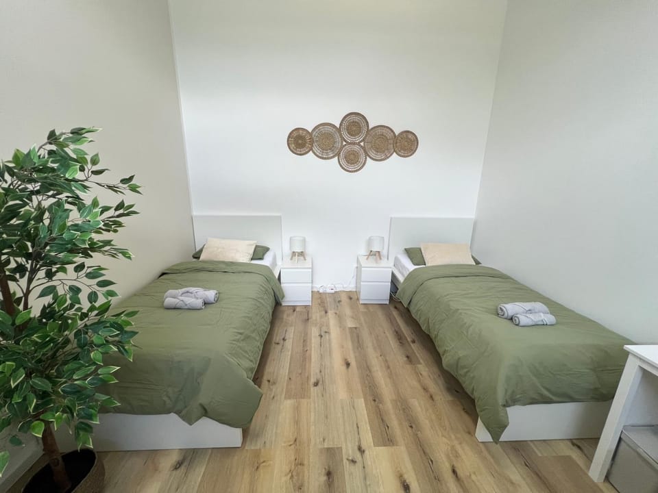 Bed, Photo of the whole room, Bedroom, towels