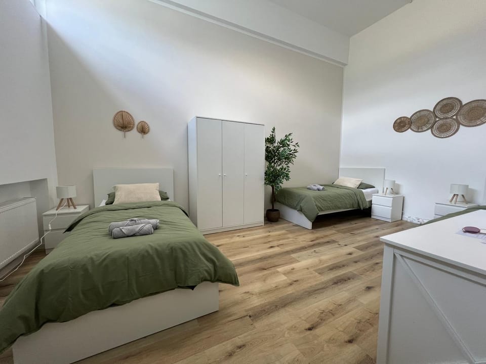 Bed, Photo of the whole room, Bedroom, towels
