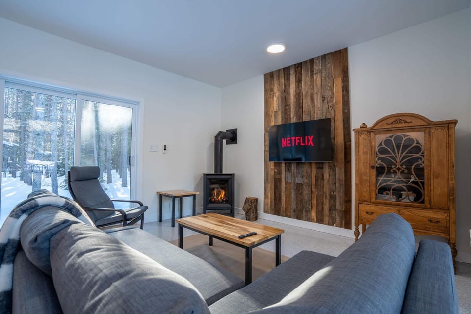 Brand New with SPA - Le Repaire du Lievre Blanc Chalet in Saint-Alexis-des-Monts
