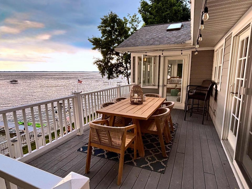 Spectacular Suttons Bay Stay - Game Room Kayaks Pizza Oven & More House in Michigan