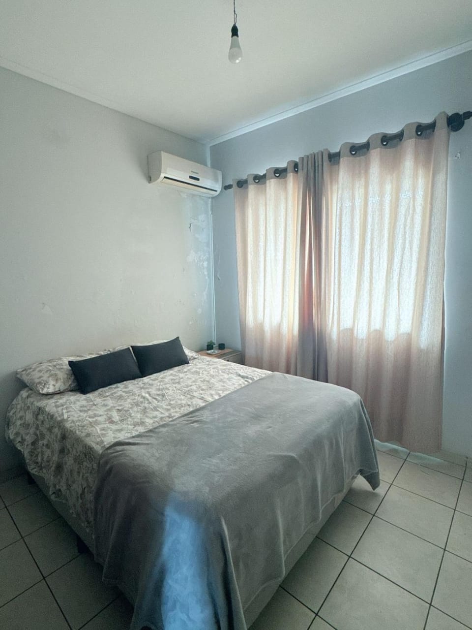 Bed, Photo of the whole room, Bedroom, air conditioner