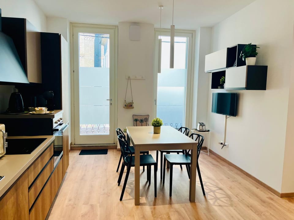 TV and multimedia, Kitchen or kitchenette, Dining area, oven, pet friendly, stove