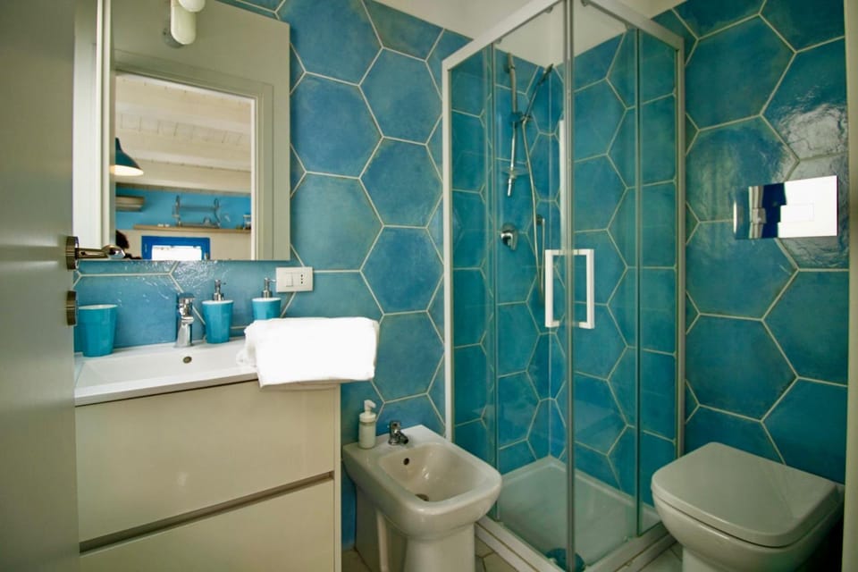 Shower, Toilet, Bathroom, towels