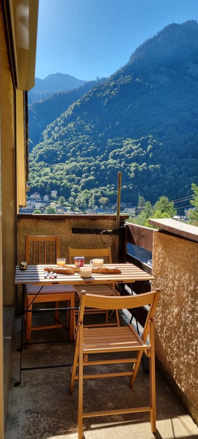 Balcony/Terrace, Mountain view