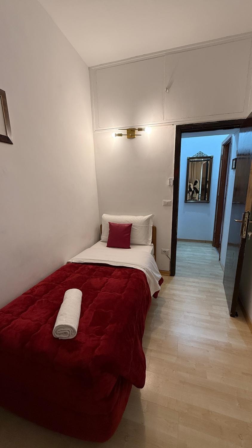 Bed, towels