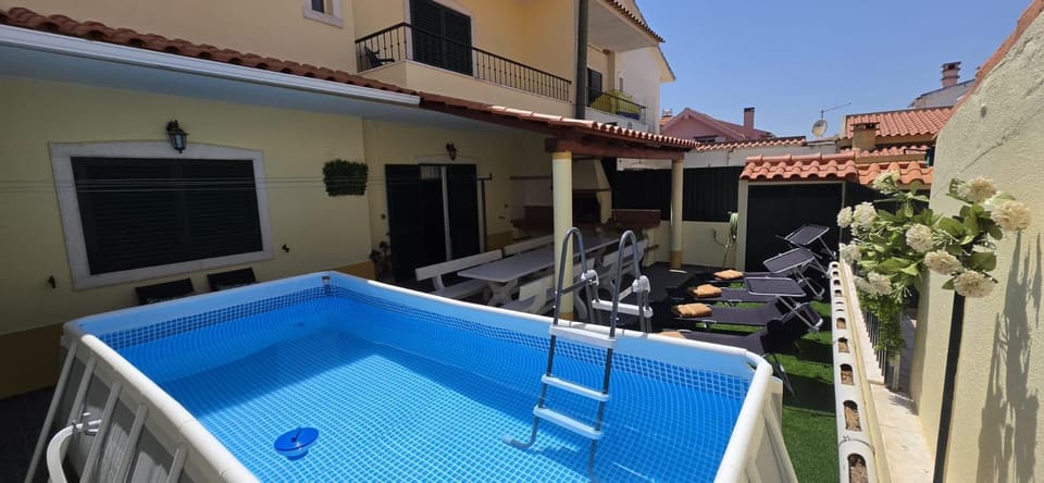 BBQ facilities, Balcony/Terrace, Dining area, Swimming pool, Breakfast, Lunch, Dinner, sunbed