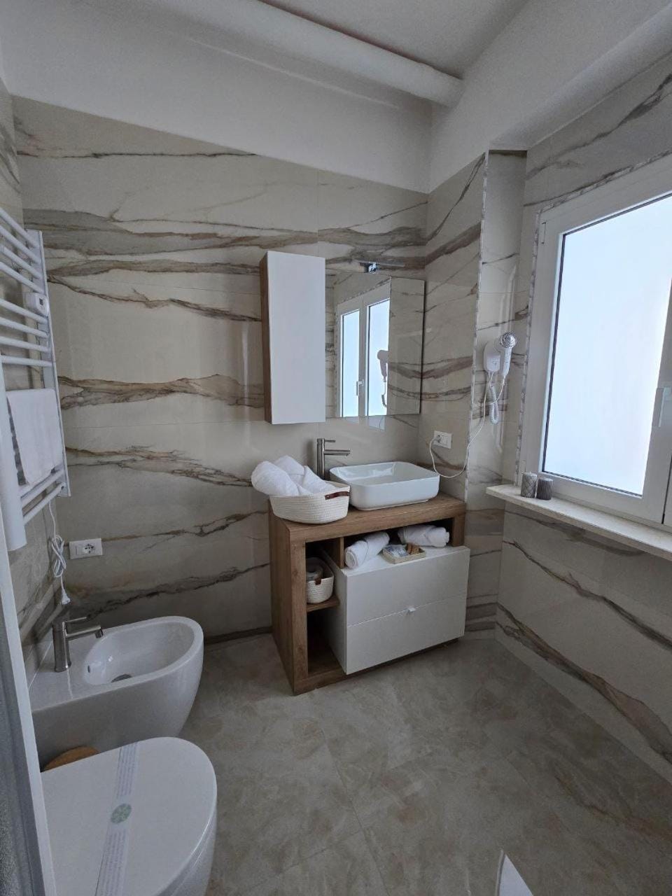 Toilet, Bathroom, bidet, towels