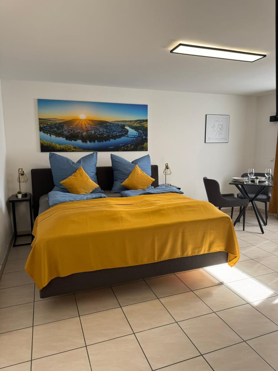Bed, Photo of the whole room