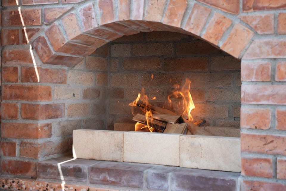 Kitchen or kitchenette, fireplace