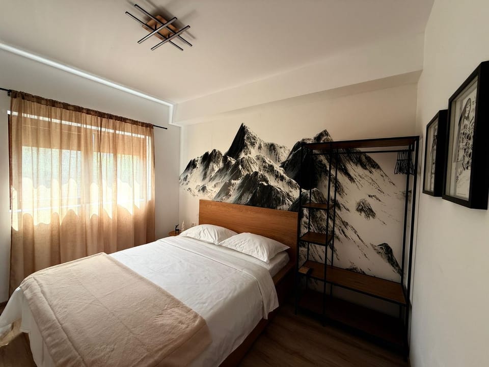 Bed, Natural landscape, TV and multimedia, Photo of the whole room, Bedroom, Mountain view, internet, wardrobe