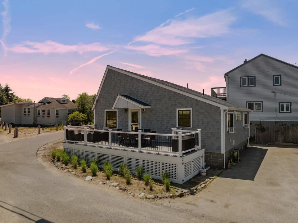 Beach Plum Cottage Steps to Beach Loft AC House in Newburyport