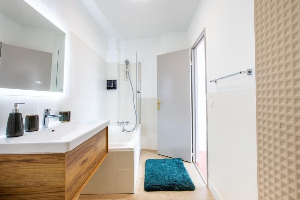 Bathroom, Photo of the whole room, Bath, towels