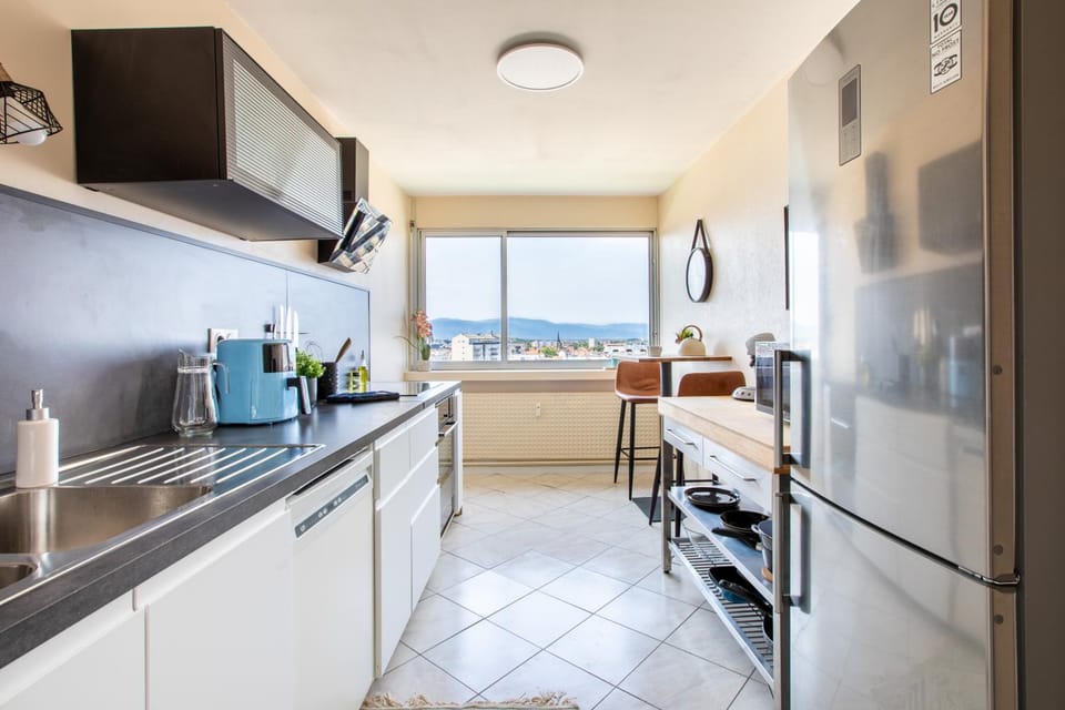 Natural landscape, Coffee/tea facilities, Kitchen or kitchenette, Dining area, dishwasher, oven, pet friendly, stove