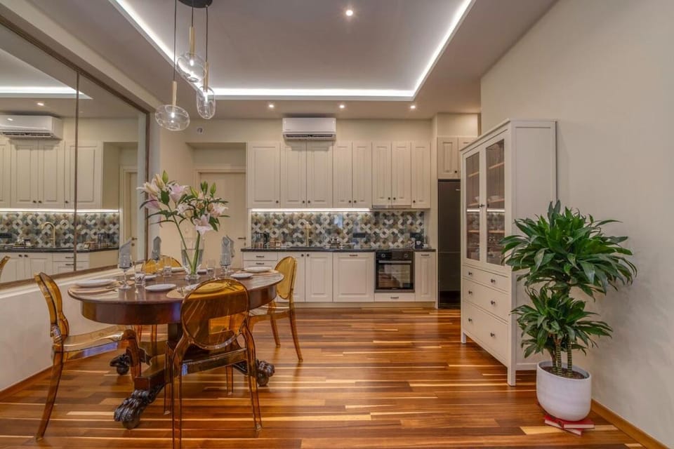 Kitchen or kitchenette, Dining area, dishwasher, oven, stove