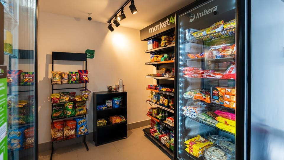 On-site shops, Supermarket/grocery shop, Shopping Area, vending machine