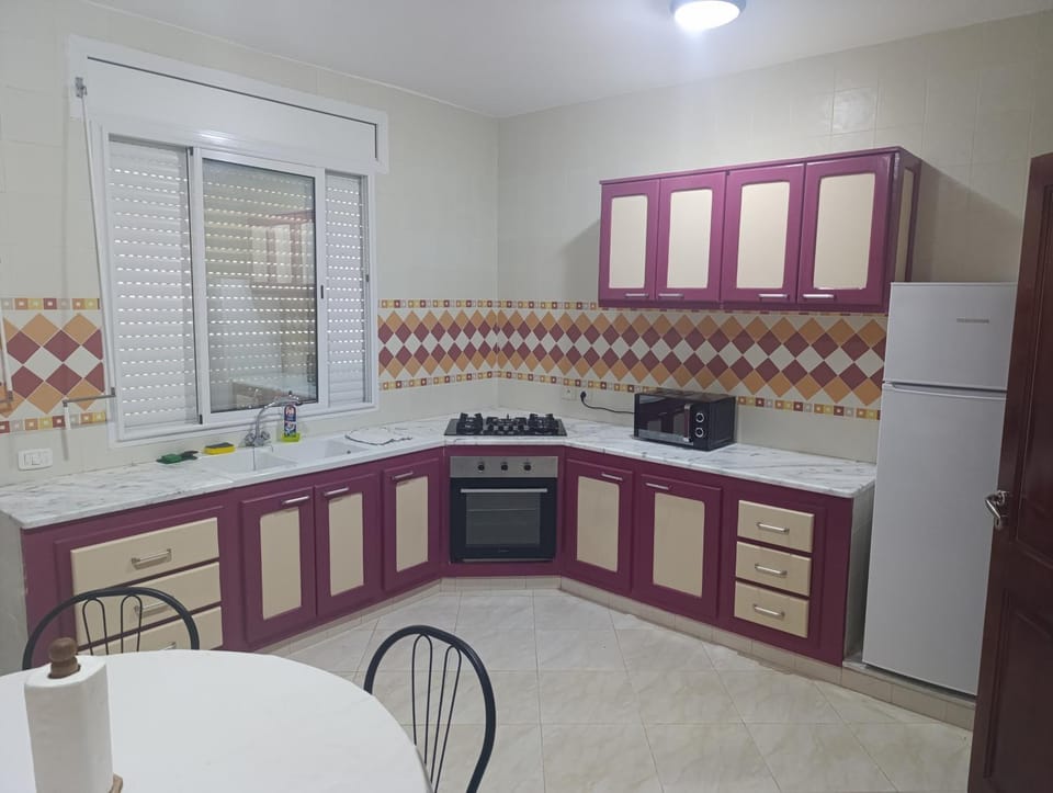 Kitchen or kitchenette, Dining area, Breakfast, stove