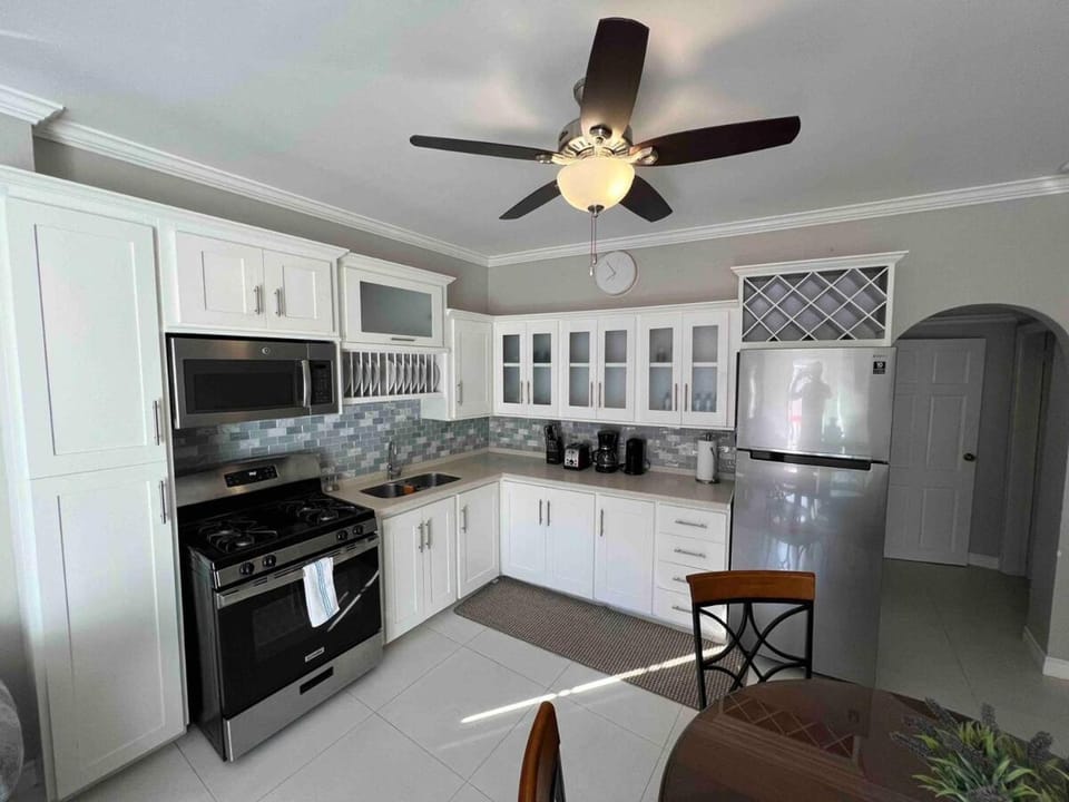 Veroniques House Two Bedroom Woodbrook Apartment- Prime location Apartment in Port of Spain Corporation