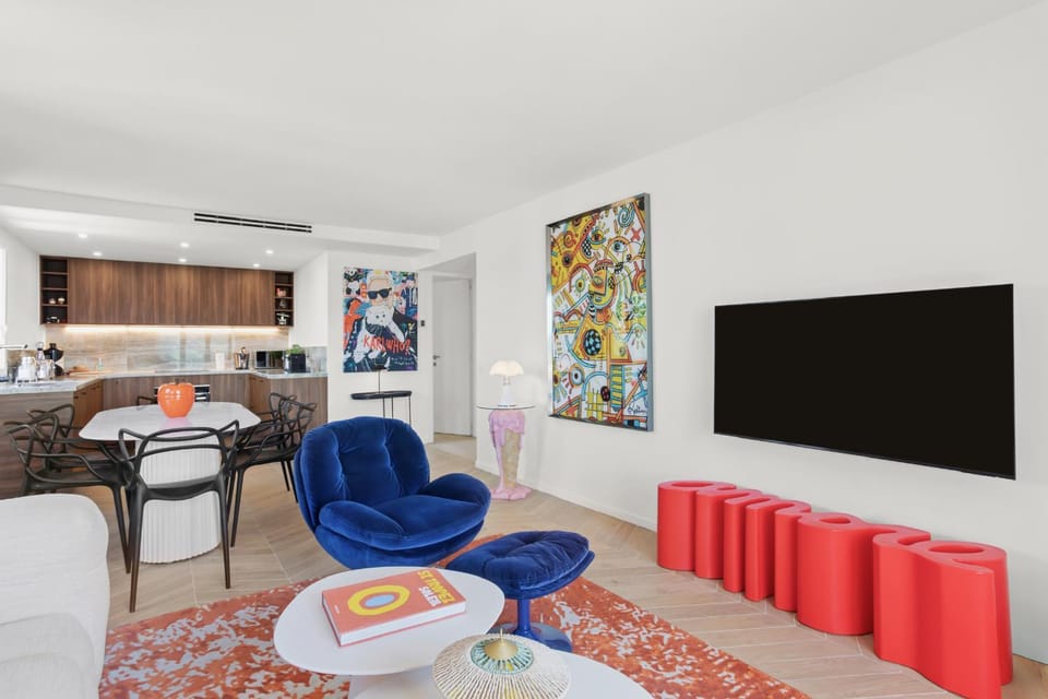 Luxe Flat St Tropez - By Maisons de Charloc Homes Apartment in Saint-Tropez