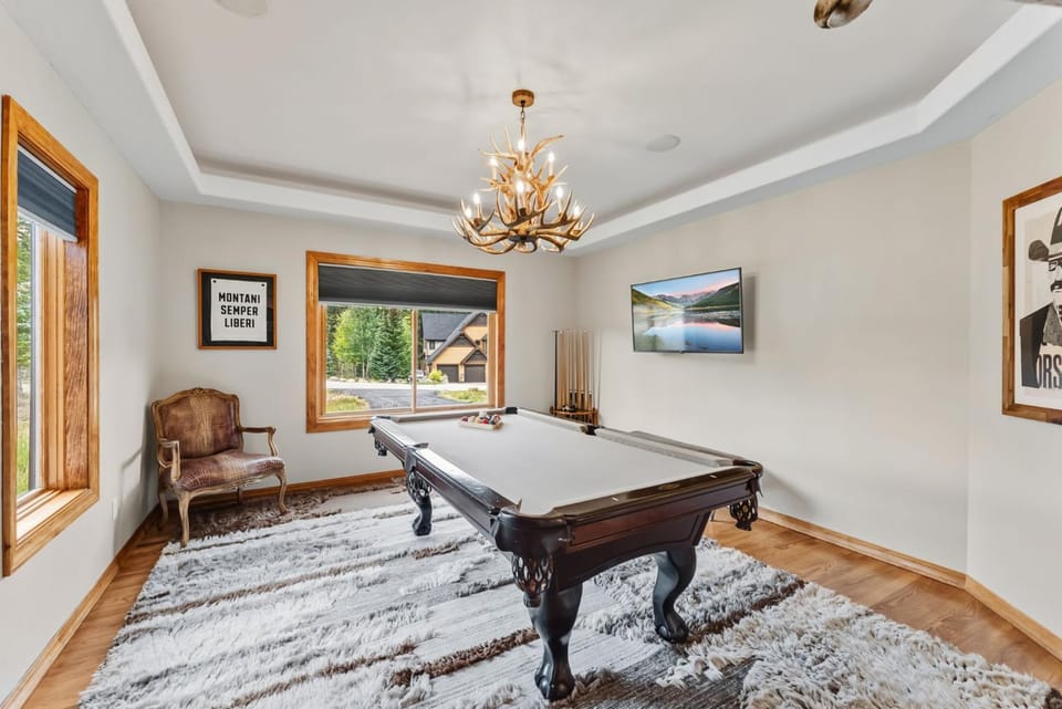 Blue River Escape Hot Tub Views and Game Room House in Blue River