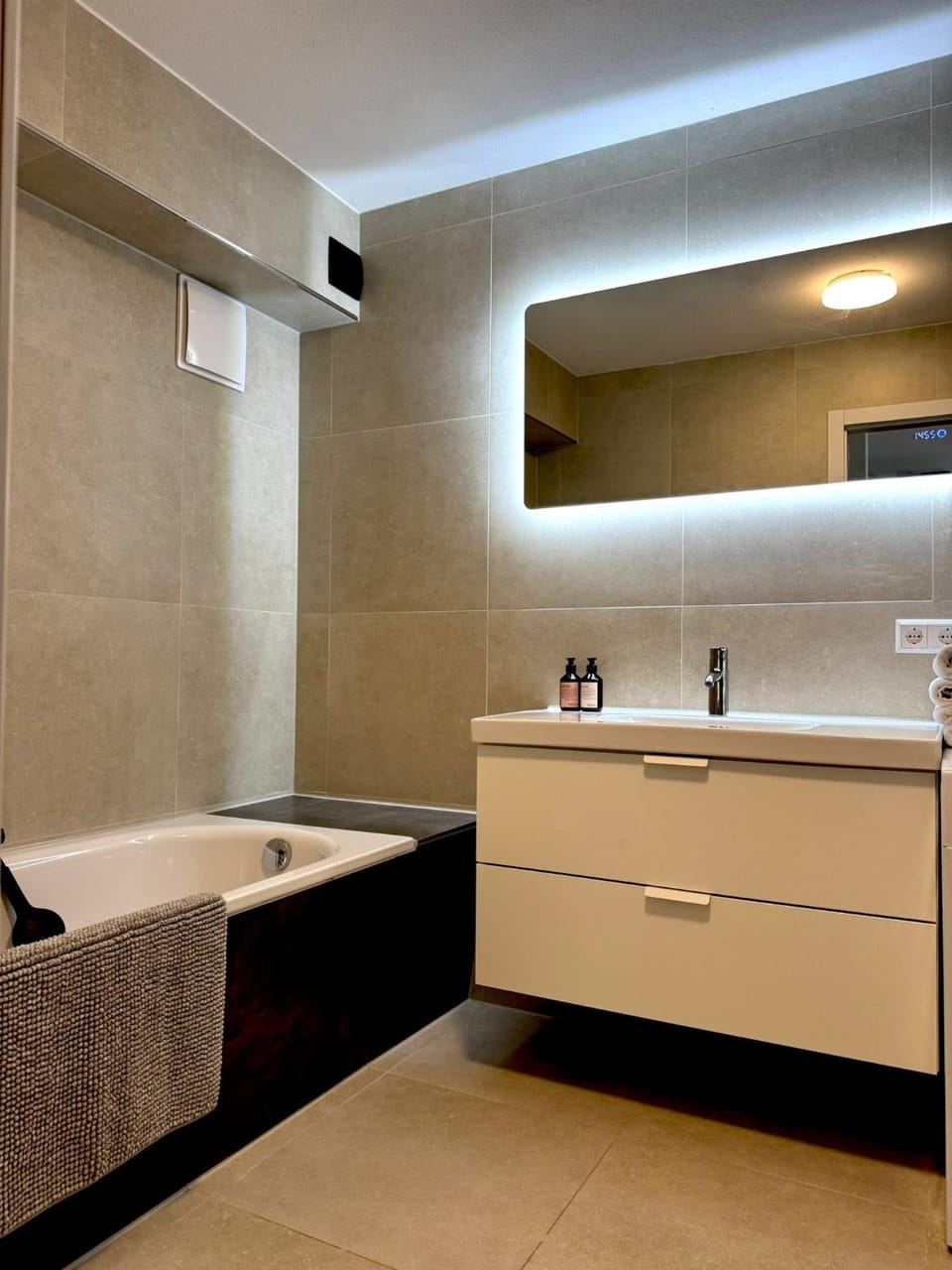Bathroom, Bath