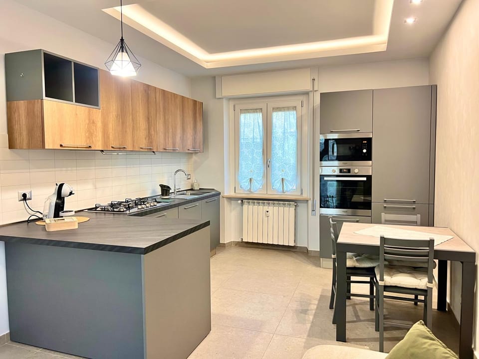 Kitchen or kitchenette, Dining area, Continental breakfast, dishwasher, oven, stove