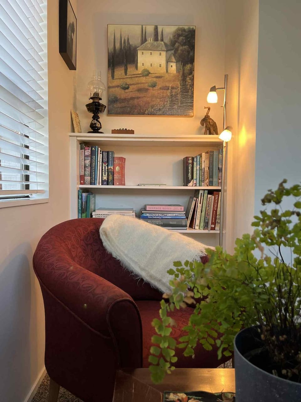 Rose Cottage - private suite - bedroom, lounge, bathroom and kitchenette Bed and Breakfast in Auckland Region