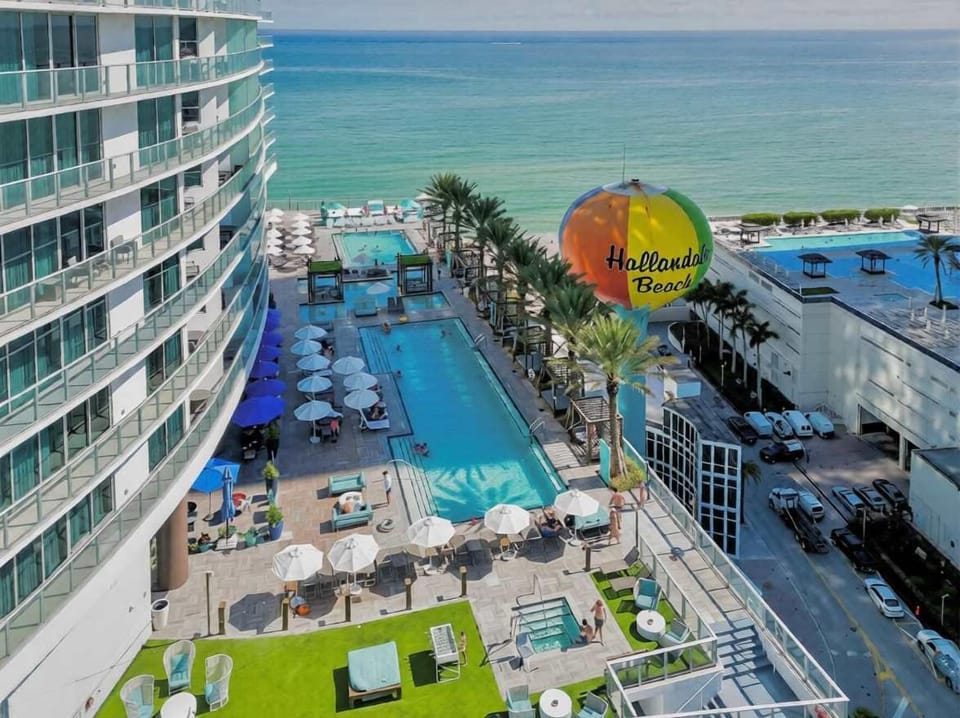 LYFE Resort Ocean View Penthouse Apartment in Hollywood Beach