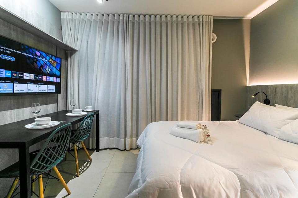 Bed, TV and multimedia, Bedroom